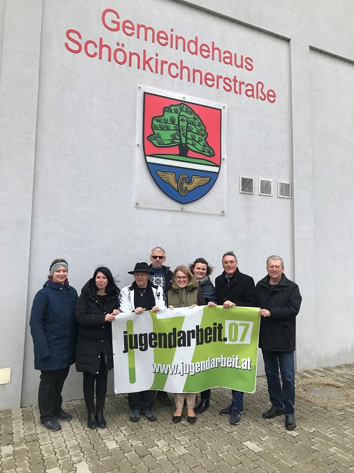 v.l.n.r.: Dana Wernitzig – jugendarbeit.07, Tamara Schmeidl-Neuhold – stv. Leiterin jugendarbeit.07, GGR Walter Litzenberger, Klaus Neumann – GF Verein KidsZone + More, LRin Ulrike Königsberger-Ludwig, GGR Julia Neidhart-Hermann, Bürgermeister Ludwig Deltl, VGbm. Dipl. Ing. Walter Vock